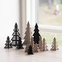 Raidallinen, puunvärinen pöytäkuusi 7 cm, 2 kpl