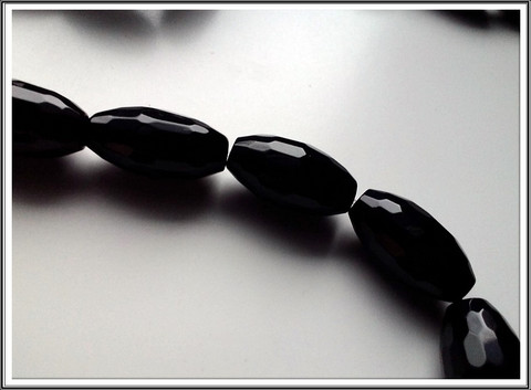 Onyx, fasetoitu riisi 22 x 12 mm, ½ nauha