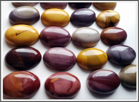 Mookaiitti, 25 x 18 mm, ovaali