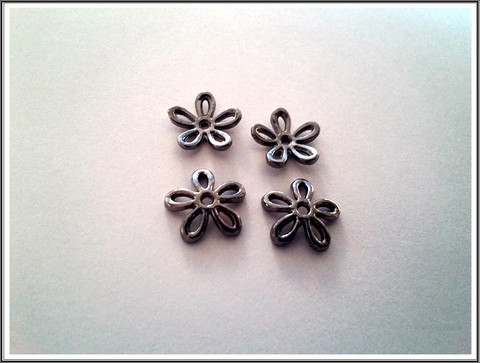 Helmihattu 12 x 2.5 mm, kukka, tumma teräs, pari