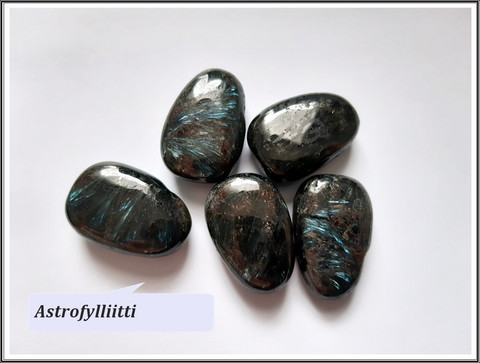 Astrofylliitti riipuskivi, pisara