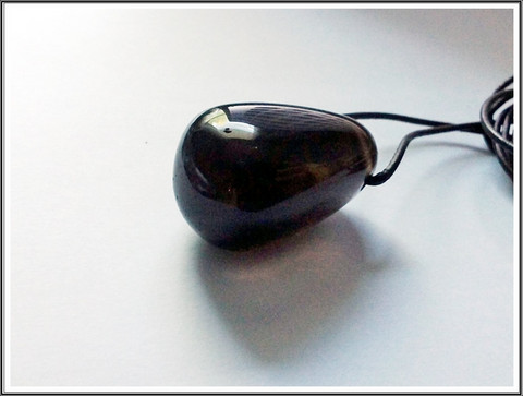Savuobsidiaani/Apassin kyynel riipuskivi