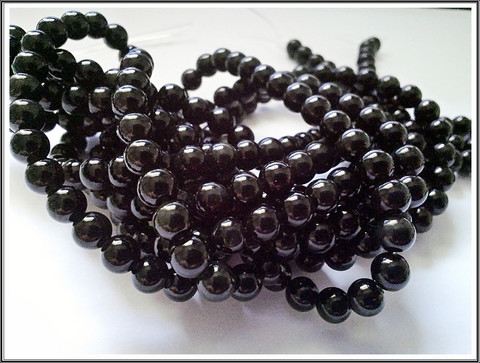 Obsidiaani AA, pyöreä Ø 6 mm, ½ nauha