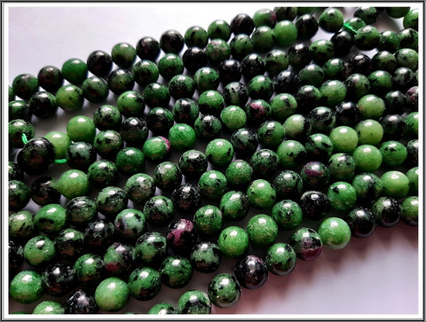 Ruby Zoisite, pyöreä Ø 8 mm, ½ nauha
