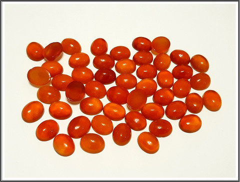 Karneoli A, 10 x 8 mm ovaali kapussi