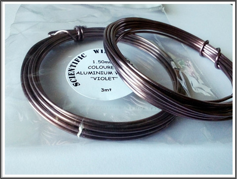 Värillinen alumiinilanka Ø 1,5 mm, 3 metriä, violet (Violet)