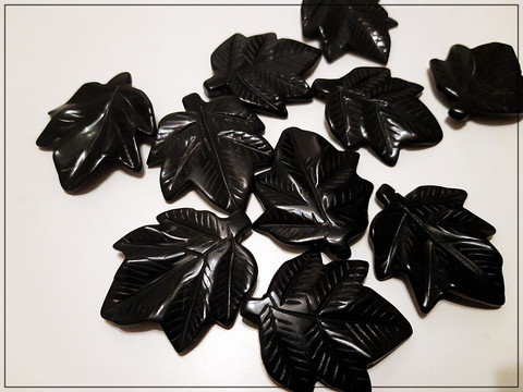 Obsidiaani,musta, 27 x 34 x 4 mm, lehti