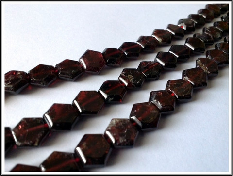 Granaatti, 8 x 9 mm litteä 'hexagon', 10 kpl