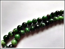 Ruby Zoisite, pyöreä Ø 8 mm, ½ nauha