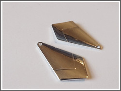 Hopeoitu metalliriipus leija, 50 x 27 mm