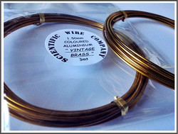 Värillinen alumiinilanka Ø 1,5 mm, 3 metriä, vintage messinki (Vintage brass)