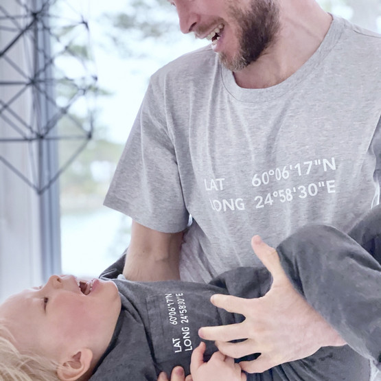 Miesten Harmajayöpuku, paita+shortsit, tummanharmaa ja vaaleanharmaa