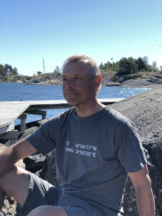 Miesten Harmajayöpuku, paita+shortsit, tummanharmaa ja vaaleanharmaa