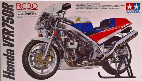 Honda VFR750R, 1:12 (pidemmällä toimitusajalla)