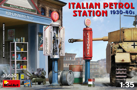 Italian Petrol Station 1930-40s, 1:35