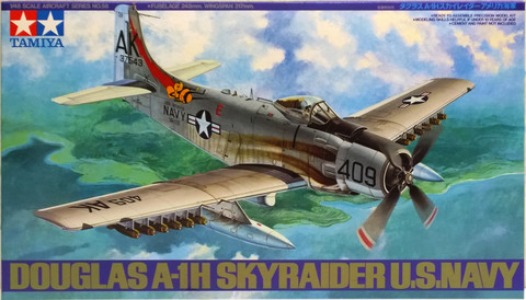 Douglas A-1H Skyraider U.S. NAVY, 1:48 (pidemmällä toimitusajalla)