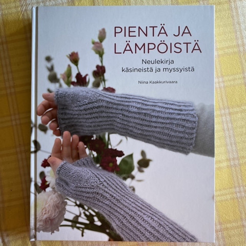 Pientä ja lämpöistä -Neulekirja