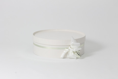 Graduation cap box without lyre, White