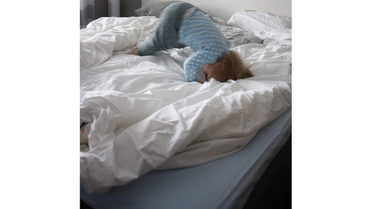 Saako sängyllä hyppiä?