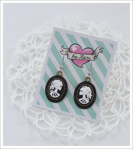 Cameo-korvakorut, Lady Skull, valkoinen/musta 2