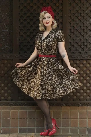 16526 DOLLY & DOTTY PENELOPE lyhythihainen paitamekko leopardiprintillä
