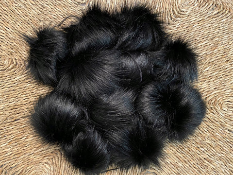 Muhkea keinokarvatupsu 15 cm, musta
