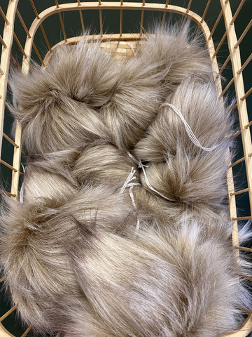 Muhkea keinokarvatupsu 10 cm, soft beige