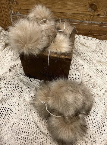 Muhkea keinokarvatupsu 15 cm, soft beige