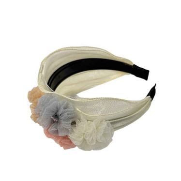 Valkoinen hiuspanta kukkasilla