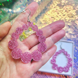 Vaaleanpunaiset Bubble Garland -glitterkorvakorut