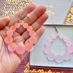 Hologrammiset Bubble Garland -korvakorut