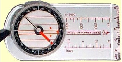 Moscompass 3C, kuvasta poiketen SUURENNUSLASILLA
