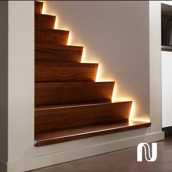 Philips Hue Lightstrip Plus V4 - Perusosa 2 metriä