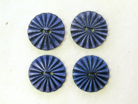 Puhvelinluunappi, pyöreä, sädekuvio, 25mm, sininen