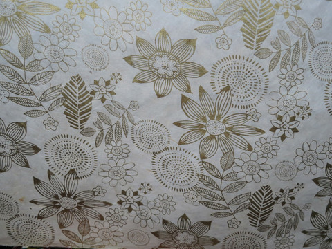 50x75 cm valkea kulta-kukkapainettu