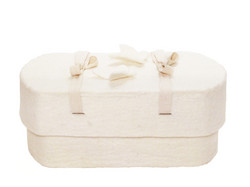 C01 butterfly, natural white, felt oval babycasket S