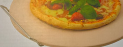 Pizzakivi pyöreä 33cm + tarjoiluteline, DAY