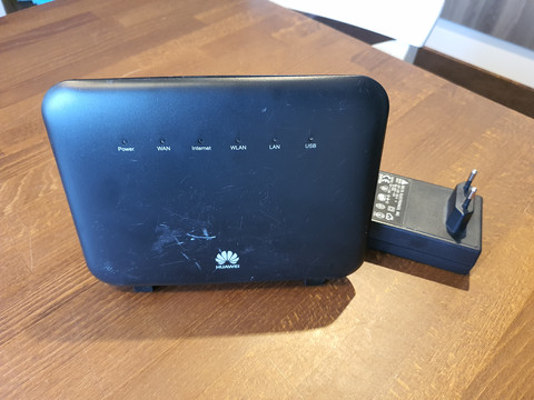 VDSL2 / ADSL2 -modeemi / reititin (Huawei)