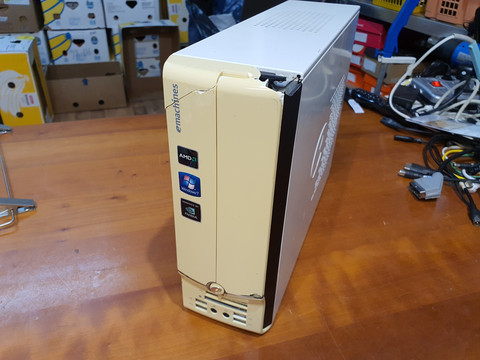Pöytätietokone (Emachines EL1332)