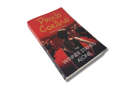 Kirja (Paulo Coelho - The Winner Stands Alone)