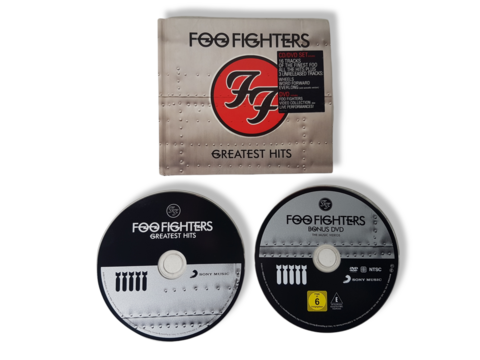 CD-levy + Bonus DVD (Foo Fighters Greatest Hits)
