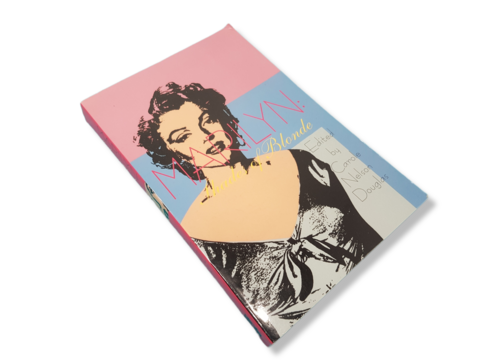 Kirja (Marilyn Monroe - Shades Of Blonde - Edited by Carole Nelson Douglas)