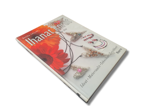 Kirja (Ihanat korut - Annika Larsson)