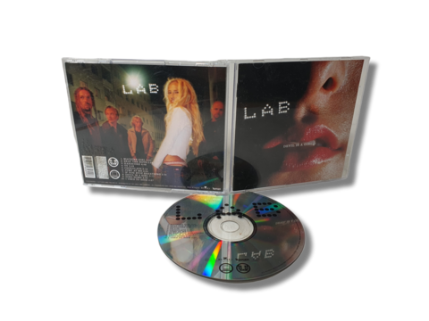 CD -levy (LAB - Devil Is Girl)