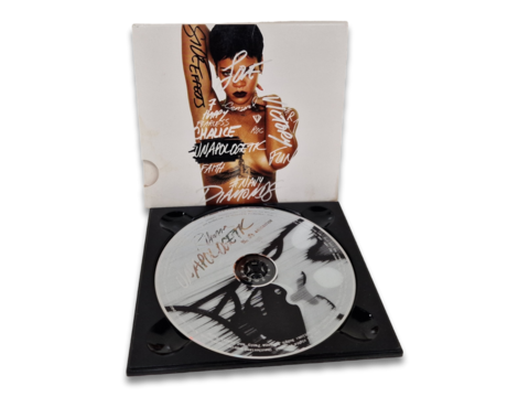 CD -levy (Rihanna - Unapologetic)