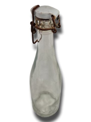 Vanha pullo keraamisella korkilla (Woima)