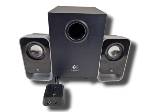Tietokonekaiuttimet (Logitech LS21)