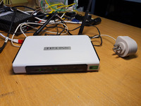 ADSL2 -modeemi (TP-Link TD-W8960N)