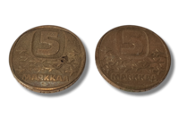 Kaksi 5 markan kolikkoa