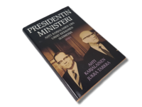 Kirja (Ahti Karjalainen, Jukka Tarkka - Presidentin ministeri - Ahti Karjalaisen ura Urho Kekkosen Suomessa)
